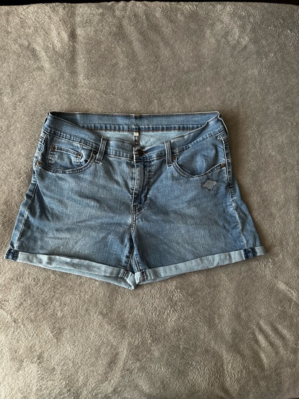 Levi's Red Label Disstressed Jean Shorts with Rolled Hem Ladies Size 31